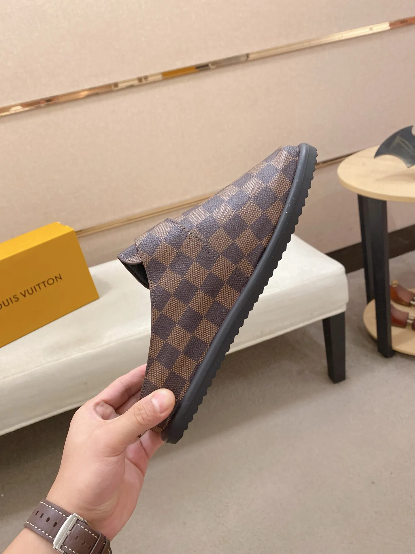 Men's shoes 💰: 360💰Made by LV🔍Top purchasing agents, men's spring and summer slippers are synchronized in the counters. The uppers are made of imported materials from Italy with logo graphics and high-quality craftsmanship. The soles: original soles specially provided by the original factory. The exclusive movable molded soles are super comfortable. Original goods follow the order, 🔍🔍high quality, you can enter and exit the counter at will. Welcome to compare, code number 38-44.